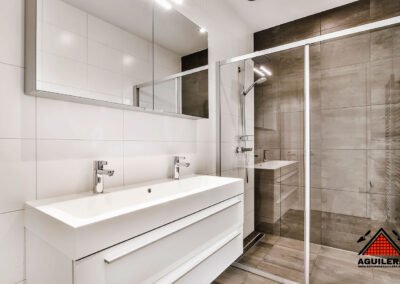cuarto de baño casa moderna reformas aguilera