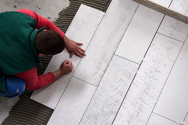 suelo porcelanico imitacion madera instalaciones aguilera